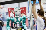 ARMAR-6 in Aktion: Das gibt es auch beim Tag der offenen Tür des Instituts für Anthropomatik und Robotik des KIT. (Foto: Henning Strauch)