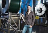 Dr. Kathrin Valerius ist Astroteilchenphysikerin und leitet eine Nachwuchsgruppe am Karlsruhe Tritium Neutrino Experiment „KATRIN“ des KIT. (Foto: Markus Breig, KIT)