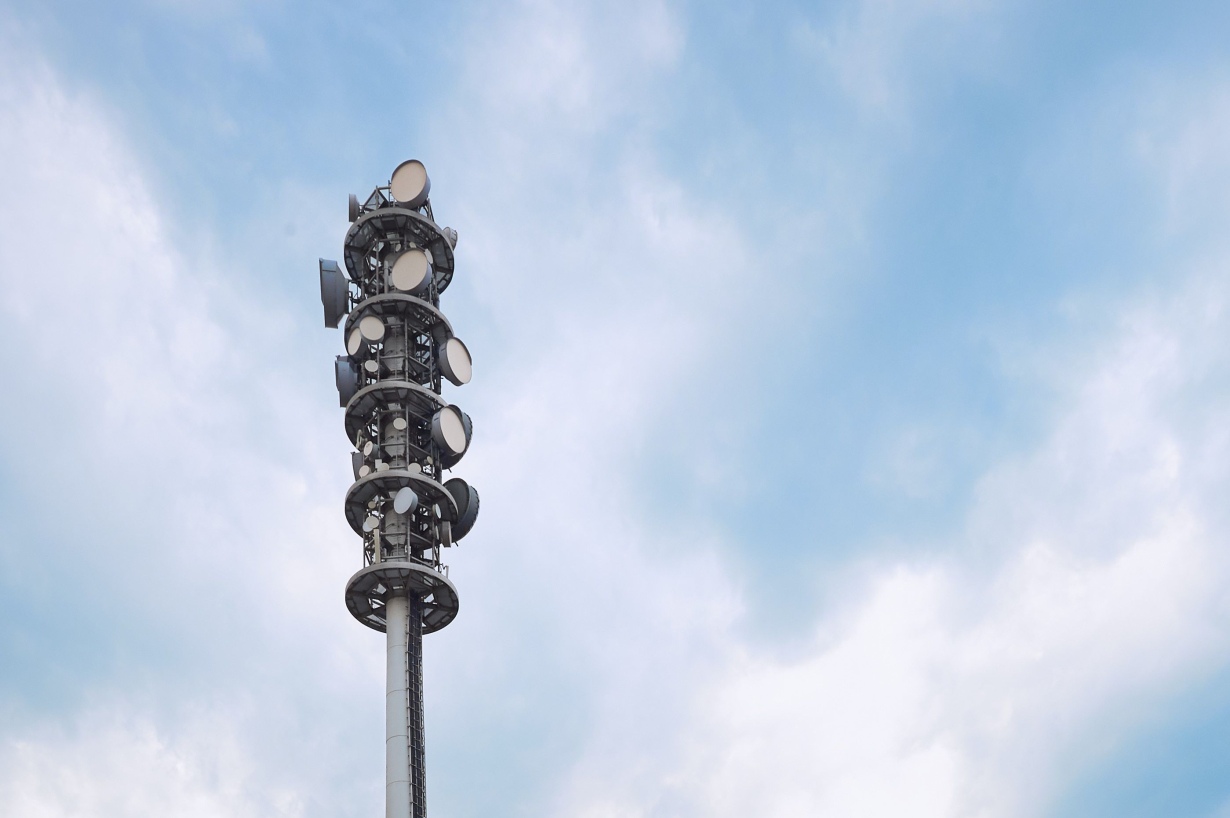 Using the mobile network for rainfall measuring: Increased precipitation attenuates the signals that radio masts use to exchange information. (Photo: Cynthia Ruf, KIT)