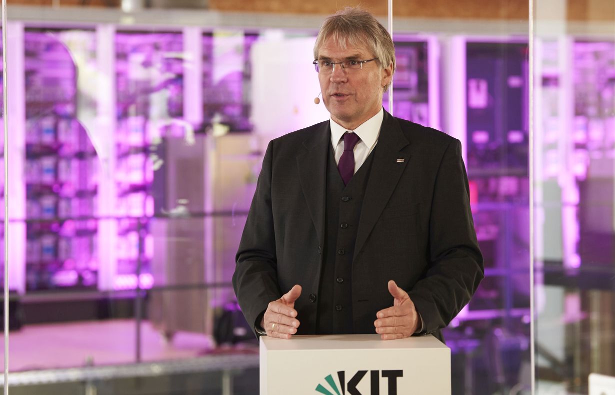 Bei der digitalen Veranstaltung blickte Präsident Holger Hanselka auf zwei erfolgreiche Jahre am KIT zurück. (Foto: Amadeus Bramsiepe, KIT)