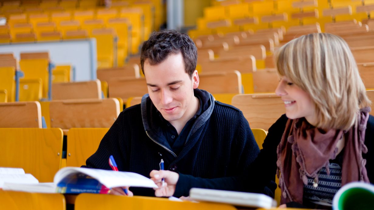 Die Lehramtsstudiengänge am KIT reichen von Biologie und Chemie, über Deutsch und Geographie bis hin zu Physik und Sport. (Foto: Harry Marx, KIT)