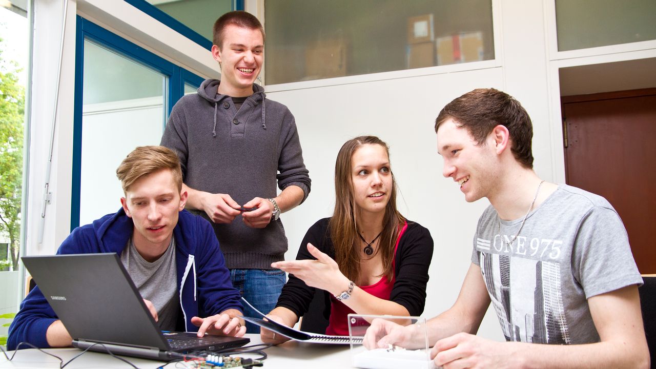 Beim großen Kultur-Hackathon sind Visualisierungen, Games, VR/AR-Anwendungen oder Apps von Studierenden und jungen Tech-Fans gefragt. (Foto: Lydia Albrecht, KIT) 