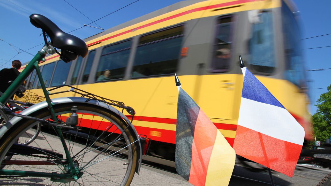 Erfolgreiche Kollaboration: Das deutsch-französische Verbundprojekt SuMo-Rhine hat Wissen und Anwendungen für mehr nachhaltige Mobilität am Oberrhein hervorgebracht. (Foto: Lydia Albrecht, KIT) 