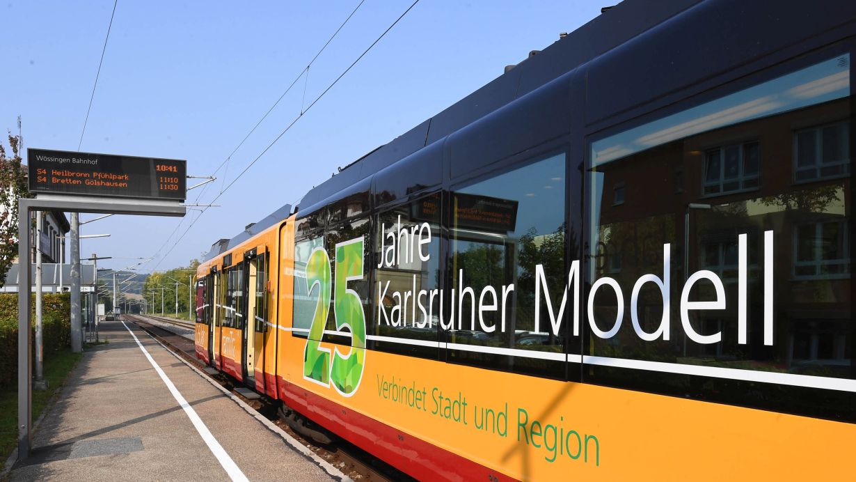 Karlsruhe has always been a pioneer in linking public passenger transport systems. (Photo: AVG) 