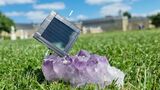 Die spezielle Kristallstruktur der Perowskite ermöglicht Solarzellen mit hohem Wirkungsgrad. Im Tandem ist die Stromausbeute noch größer. (Foto: Dr. Bahram Abdollahi Nejand, KIT)