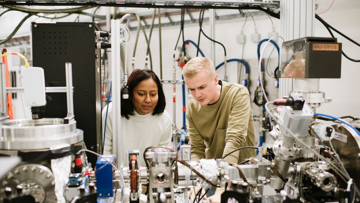 Researchers working at the FLUTE particle accelerator of KIT’s Institute for Beam Physics and Technology. (Photo: Katja Heil, IBPT /KIT)