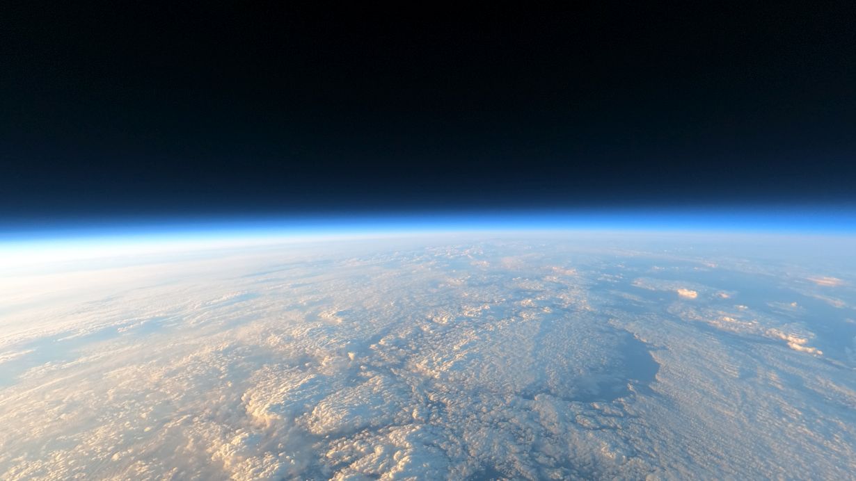 The Earth's atmosphere above Timmins, Canada in August 2022, photographed by the GLORIA scientific instrument from a balloon (Photo: KIT)