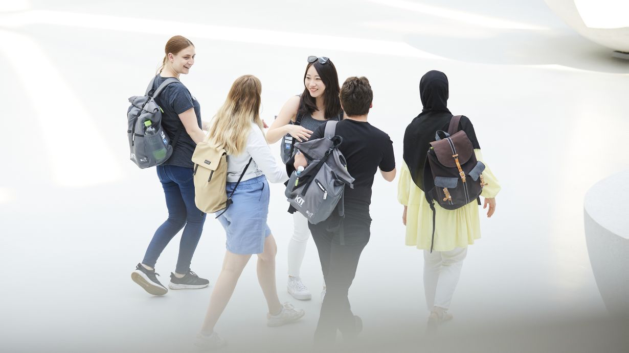 Offener Austausch und vielfältige Perspektiven: Das Thema „Freiheit“ steht im Mittelpunkt des Colloquium Fundamentale im Sommersemester 2024. (Foto: Magali Hauser, KIT)