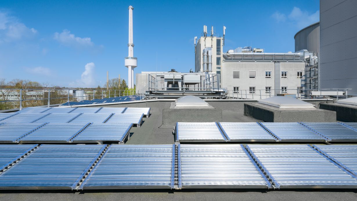 Mit der photreon-Photoreaktortechnologie lässt sich inhärent grüner Wasserstoff kostengünstig direkt am Ort des industriellen Abnehmers herstellen.