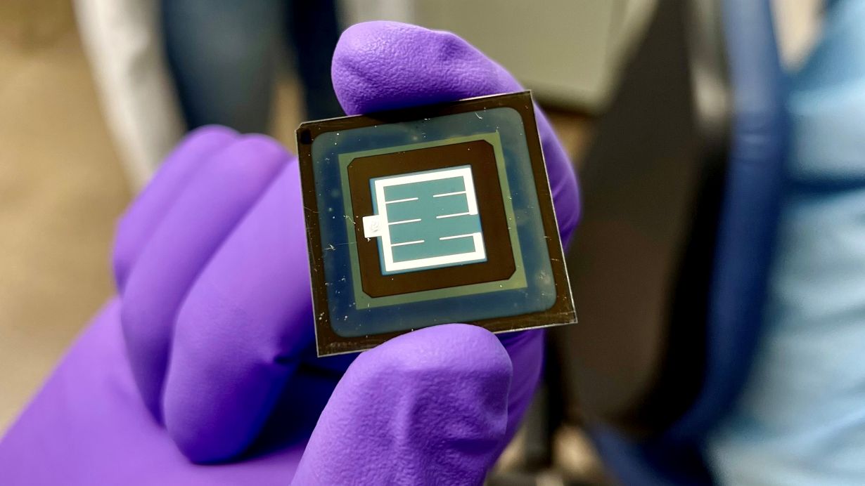 Perowskit-Photovoltaik industriell fertigen: Forschende entwickeln skalierbares Verfahren. (Foto: Alexander Diercks, KIT)