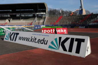 Werbeträger: die KIT-Bande im Wildparkstadion.