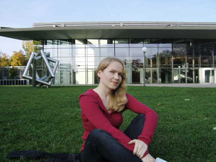 Happy winner: Anna Gossen in front of the KIT audimax (Photo by: Private)