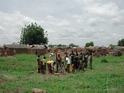 Installation von Regenmessern in Ghana