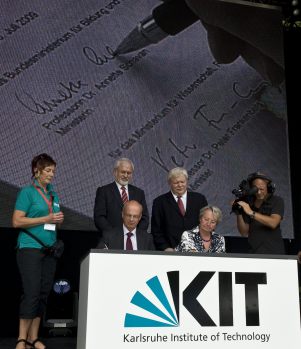 Unterzeichnung KIT Verwaltungsvereinbarung